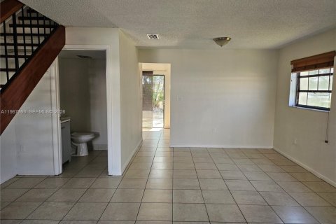 Adosado en alquiler en Miami, Florida, 3 dormitorios, 110.55 m2 № 2029750 - foto 2