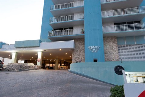 Condo in Miami Beach, Florida, 1 bedroom № 2037617 - photo 3