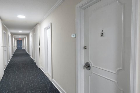 Condo in Miami Beach, Florida, 1 bedroom № 2037617 - photo 7