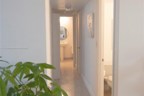 Condo in Miami Beach, Florida, 1 bedroom № 2037617 - photo 10