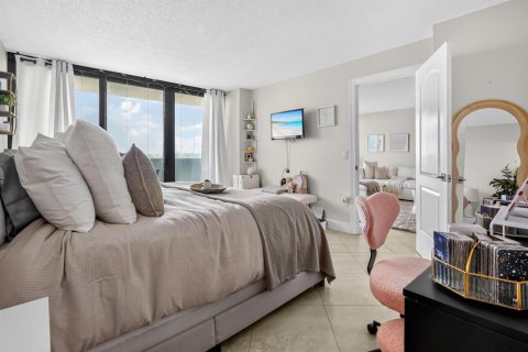 Condo in West Palm Beach, Florida, 1 bedroom  № 2186850 - photo 12