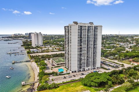 Condo in West Palm Beach, Florida, 1 bedroom  № 2186850 - photo 30
