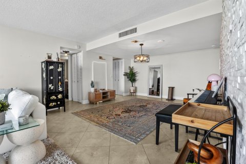 Condo in West Palm Beach, Florida, 1 bedroom  № 2186850 - photo 6