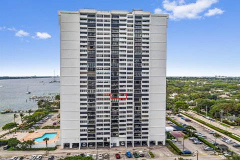 Condo in West Palm Beach, Florida, 1 bedroom  № 2186850 - photo 29