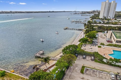 Condo in West Palm Beach, Florida, 1 bedroom  № 2186850 - photo 27