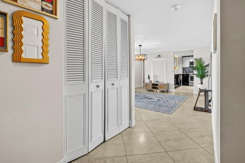 Condo in West Palm Beach, Florida, 1 bedroom  № 2186850 - photo 4