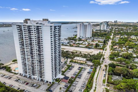 Condo in West Palm Beach, Florida, 1 bedroom  № 2186850 - photo 24