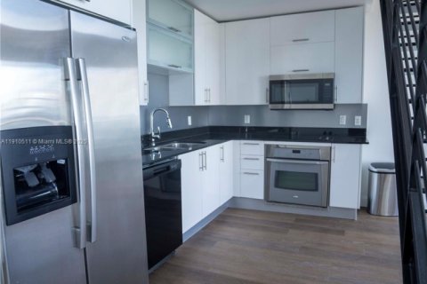 Condo in Miami, Florida, 2 bedrooms № 2082213 - photo 5