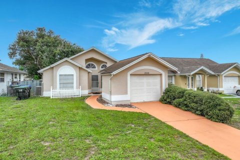 House in Orlando, Florida 3 bedrooms, 115.76 sq.m. № 2288014