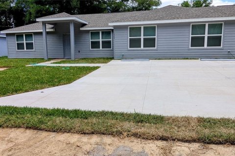 House in Ocala, Florida 2 bedrooms, 144.65 sq.m. № 2107485