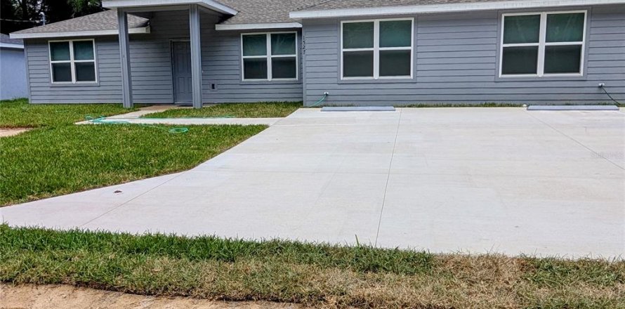 House in Ocala, Florida 2 bedrooms, 144.65 sq.m. № 2107485