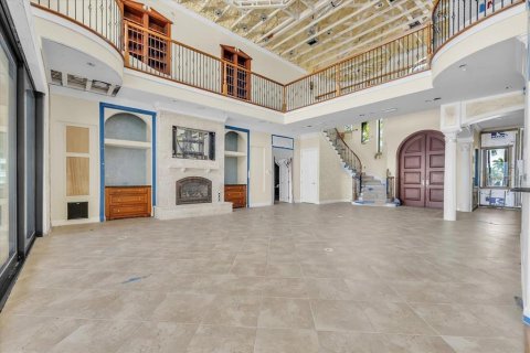 House in Punta Gorda, Florida 4 bedrooms, 428 sq.m. № 2141493 - photo 11