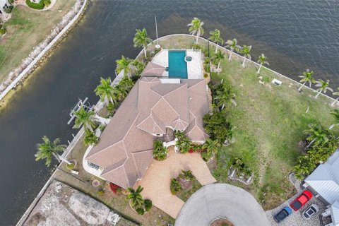 House in Punta Gorda, Florida 4 bedrooms, 428 sq.m. № 2141493 - photo 5
