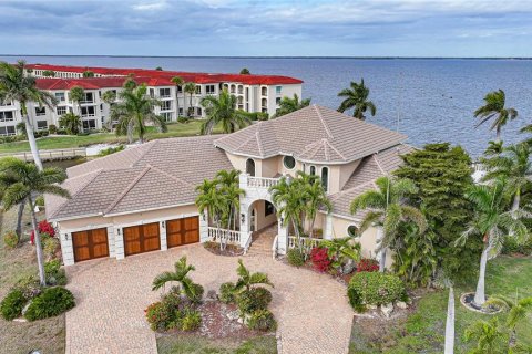 House in Punta Gorda, Florida 4 bedrooms, 428 sq.m. № 2141493