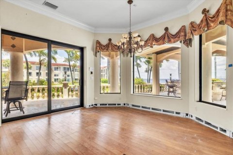 House in Punta Gorda, Florida 4 bedrooms, 428 sq.m. № 2141493 - photo 16