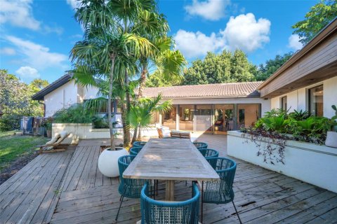 House in Hollywood, Florida 6 bedrooms, 341.32 sq.m. № 1929476 - photo 23