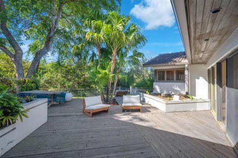 House in Hollywood, Florida 6 bedrooms, 341.32 sq.m. № 1929476 - photo 16