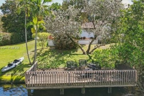 House in Hollywood, Florida 6 bedrooms, 341.32 sq.m. № 1929476 - photo 2