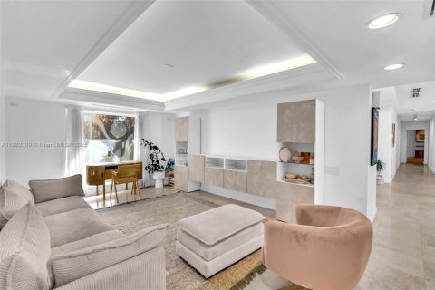 House in Hollywood, Florida 6 bedrooms, 341.32 sq.m. № 1929476 - photo 5