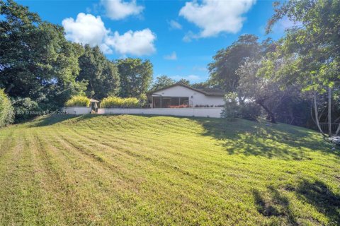 House in Hollywood, Florida 6 bedrooms, 341.32 sq.m. № 1929476 - photo 18