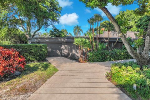 House in Hollywood, Florida 6 bedrooms, 341.32 sq.m. № 1929476 - photo 19