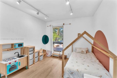 House in Hollywood, Florida 6 bedrooms, 341.32 sq.m. № 1929476 - photo 9