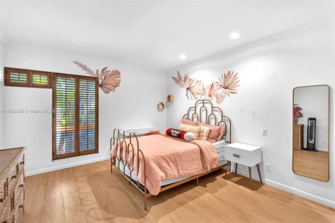 House in Hollywood, Florida 6 bedrooms, 341.32 sq.m. № 1929476 - photo 7