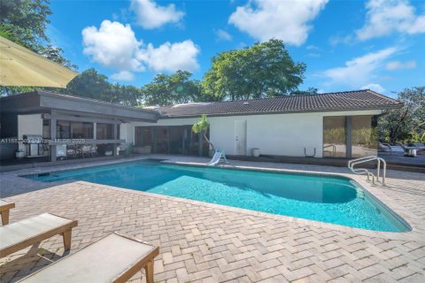 House in Hollywood, Florida 6 bedrooms, 341.32 sq.m. № 1929476 - photo 27