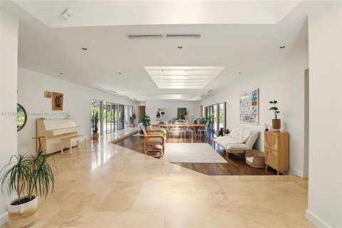 House in Hollywood, Florida 6 bedrooms, 341.32 sq.m. № 1929476 - photo 3