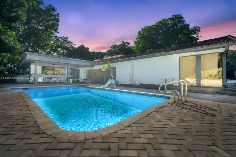 House in Hollywood, Florida 6 bedrooms, 341.32 sq.m. № 1929476 - photo 30