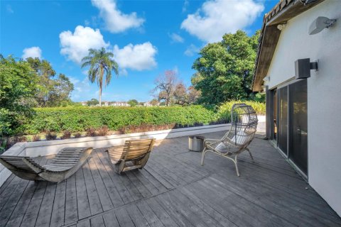 House in Hollywood, Florida 6 bedrooms, 341.32 sq.m. № 1929476 - photo 17