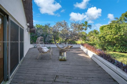 House in Hollywood, Florida 6 bedrooms, 341.32 sq.m. № 1929476 - photo 26