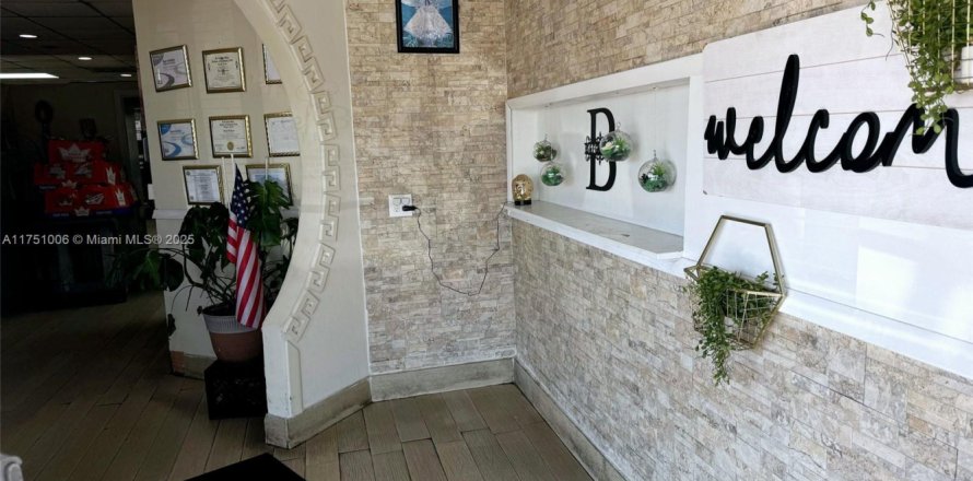 Immobilier commercial à Miami, Floride № 1985265