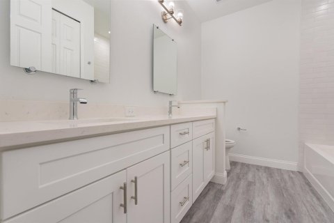 Casa en venta en Palm Bay, Florida, 4 dormitorios, 201.69 m2 № 2081661 - foto 25