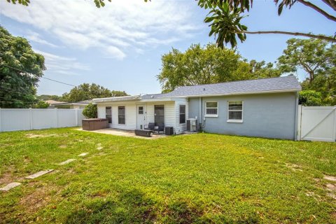 House in Saint Petersburg, Florida 3 bedrooms, 111.2 sq.m. № 2097397 - photo 28