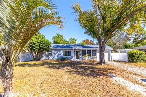 House in Saint Petersburg, Florida 3 bedrooms, 111.2 sq.m. № 2097397 - photo 2