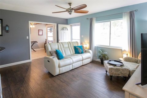 House in Saint Petersburg, Florida 3 bedrooms, 111.2 sq.m. № 2097397 - photo 4