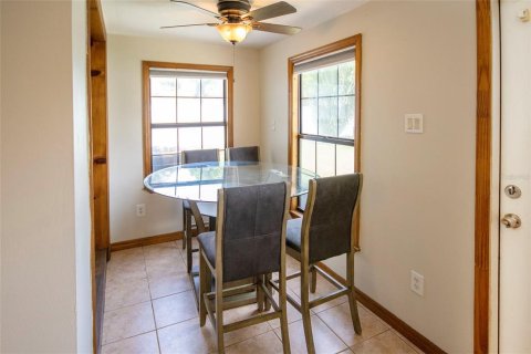 House in Saint Petersburg, Florida 3 bedrooms, 111.2 sq.m. № 2097397 - photo 15