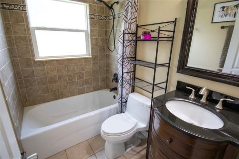 House in Saint Petersburg, Florida 3 bedrooms, 111.2 sq.m. № 2097397 - photo 22
