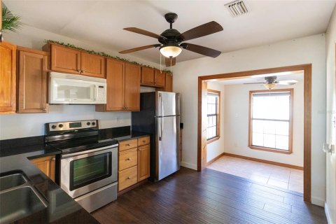 House in Saint Petersburg, Florida 3 bedrooms, 111.2 sq.m. № 2097397 - photo 11