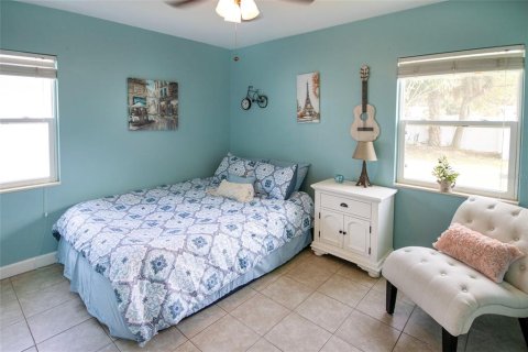 House in Saint Petersburg, Florida 3 bedrooms, 111.2 sq.m. № 2097397 - photo 23