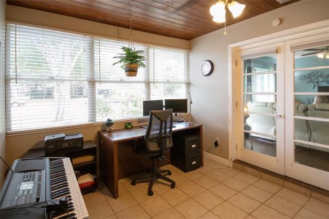 House in Saint Petersburg, Florida 3 bedrooms, 111.2 sq.m. № 2097397 - photo 9