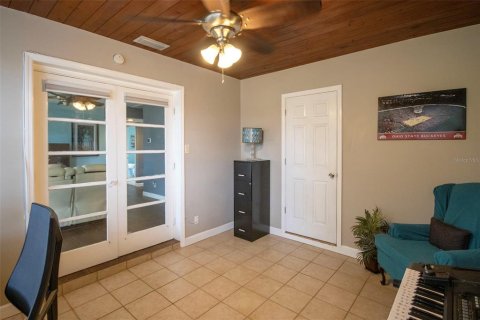House in Saint Petersburg, Florida 3 bedrooms, 111.2 sq.m. № 2097397 - photo 7