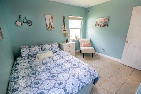House in Saint Petersburg, Florida 3 bedrooms, 111.2 sq.m. № 2097397 - photo 24