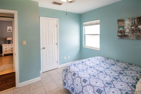 House in Saint Petersburg, Florida 3 bedrooms, 111.2 sq.m. № 2097397 - photo 25
