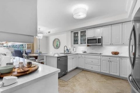 Condo in Key Biscayne, Florida, 3 bedrooms  № 1940654 - photo 12