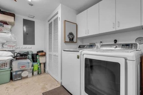 Condo in Key Biscayne, Florida, 3 bedrooms  № 1940654 - photo 27