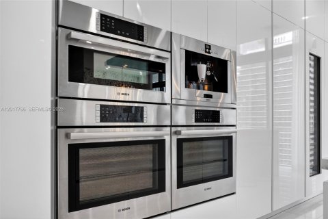 Condominio en venta en Miami, Florida, 3 dormitorios, 233.56 m2 № 2186077 - foto 13