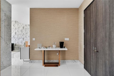 Condominio en venta en Miami, Florida, 3 dormitorios, 233.56 m2 № 2186077 - foto 16