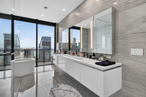 Condominio en venta en Miami, Florida, 3 dormitorios, 233.56 m2 № 2186077 - foto 24